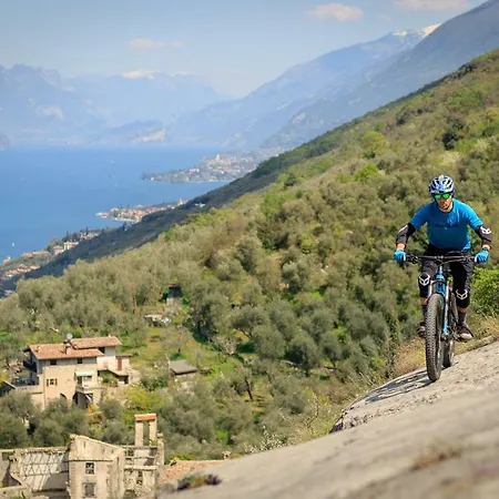 بيت شباب Monte Baldo برنزوني سول جاردا