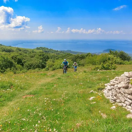 بيت شباب Monte Baldo